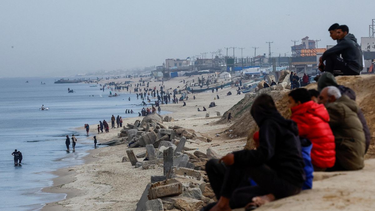 Izrael chce přesunout civilisty z Rafáhu do humanitárních zón ve středu Gazy